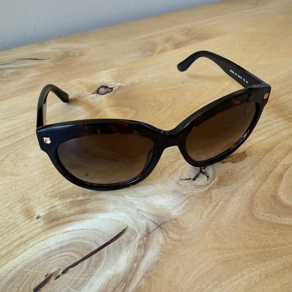 SALVATORE FERRAGAMO SUNGLASSES TORTOISE SHELL AMBER LENS SF675S 214 CLASSIC - Picture 3 of 11